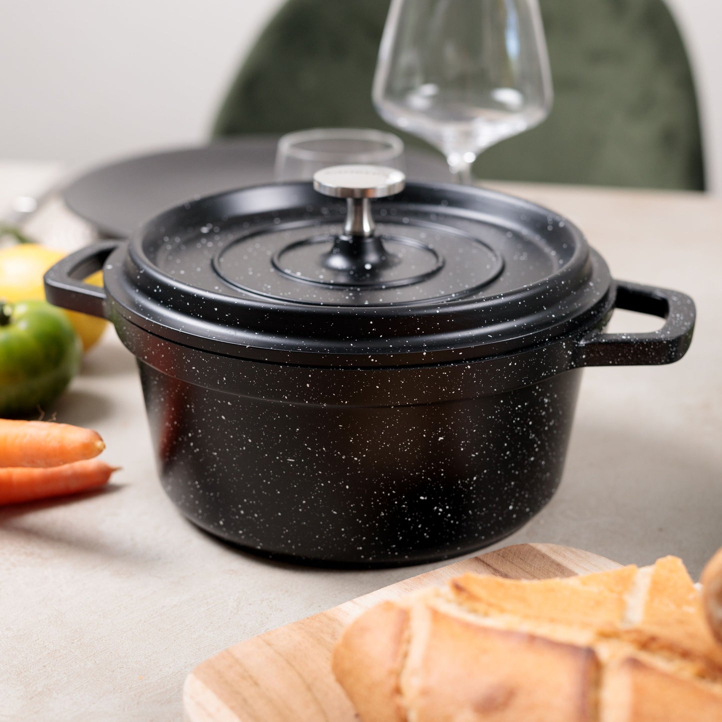 COCOTTE 16 CM NOIRE RONDE FONTE D'ALUMINIUM KAMBERG®