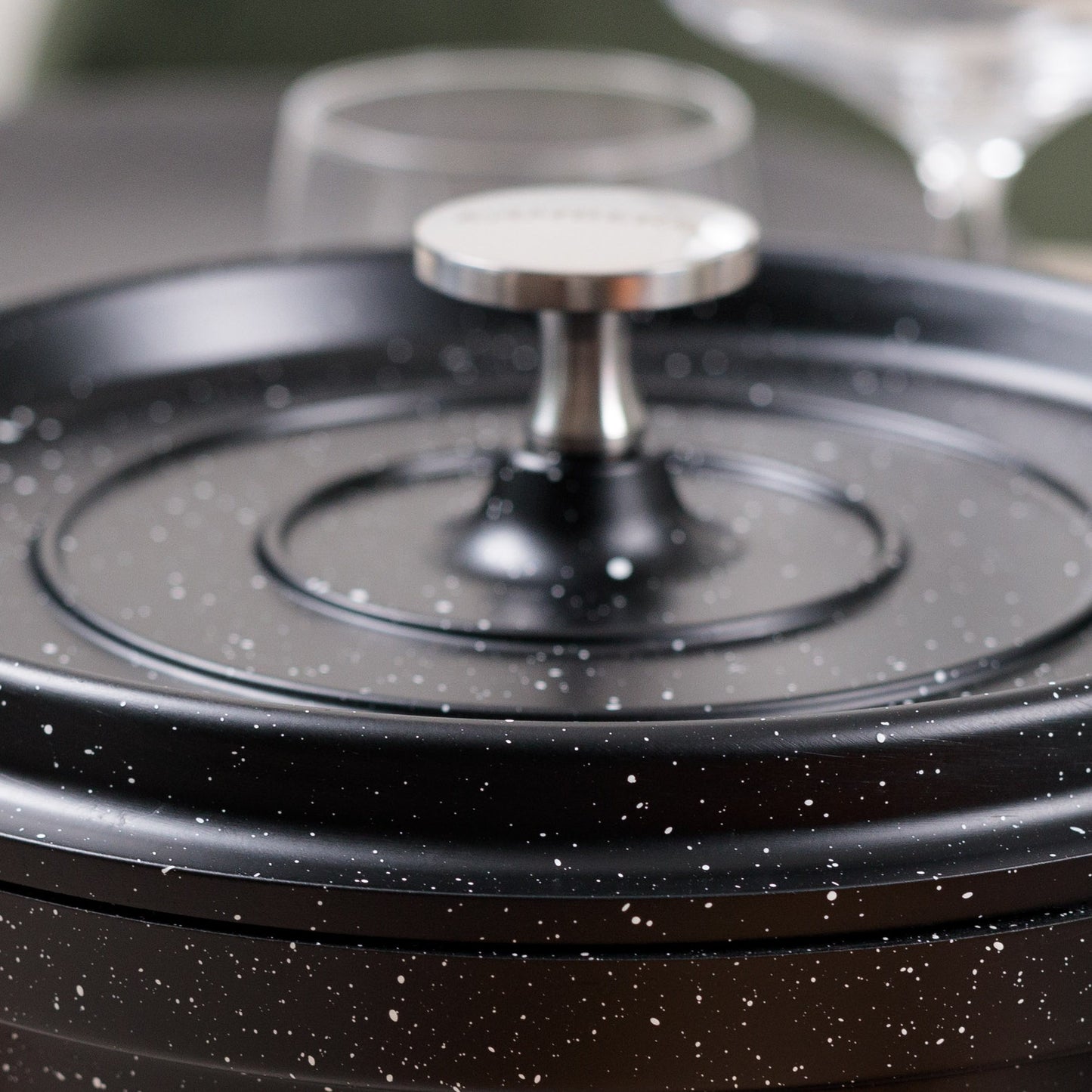 COCOTTE 16 CM NOIRE RONDE FONTE D'ALUMINIUM KAMBERG®