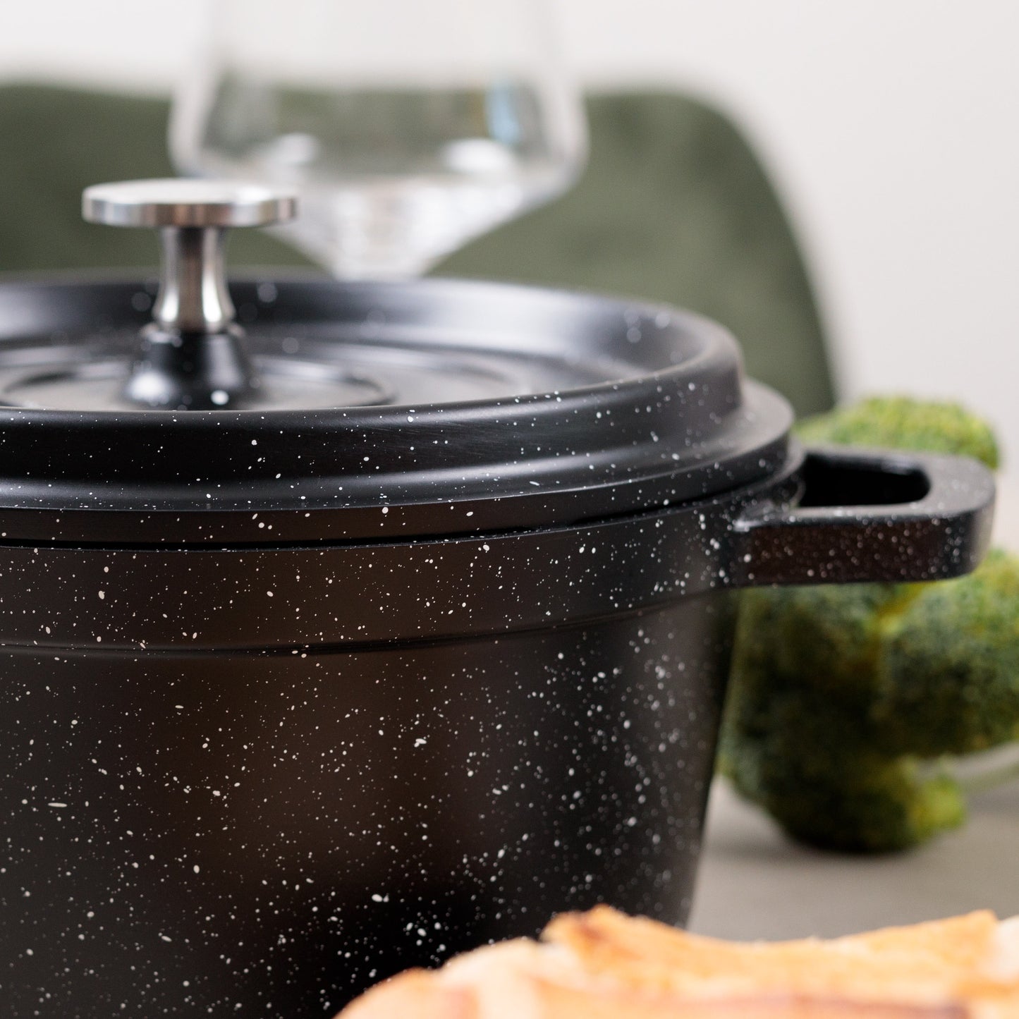 COCOTTE 16 CM NOIRE RONDE FONTE D'ALUMINIUM KAMBERG®