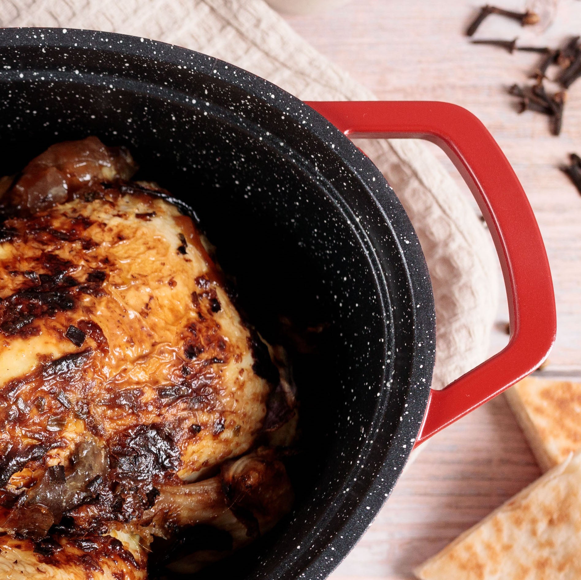Kamberg Cocotte Ovale Rosso Fiamma 26 Cm - Alluminio Pressofuso, Antiaderente Effetto Pietra, Adatta A Induzione E Forno (220°C)